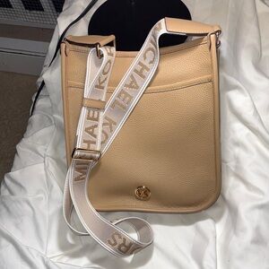 NWT - Michael Kors Large Pebble “Luisa” Camel Crossbody with Logo Strap.